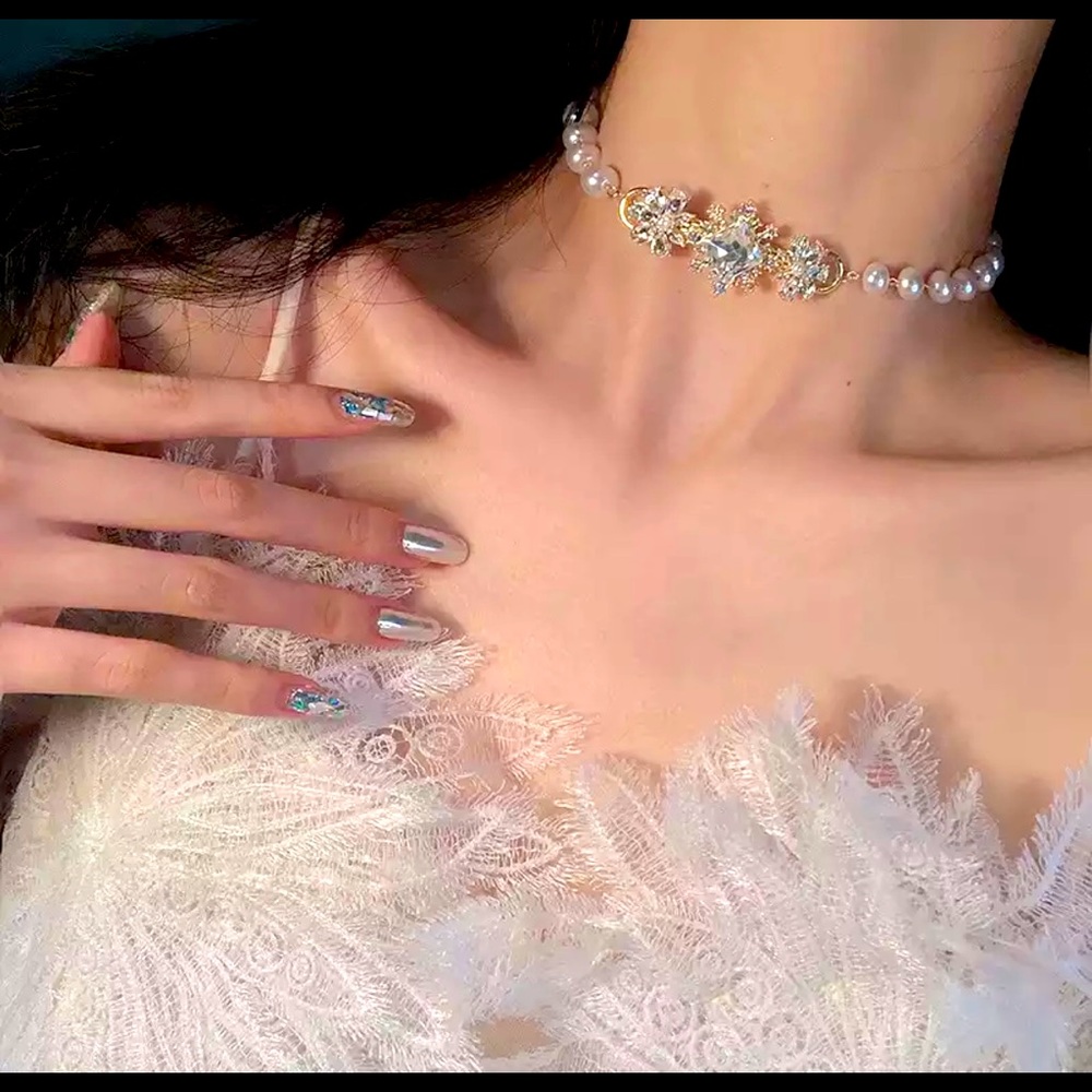 Delicate Choker necklace